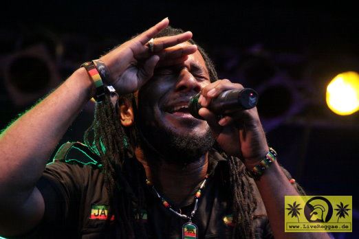 Aaron Silk (Jam) with Lloyd Praks We The People Band 19. Reggae Jam Festival - Bersenbrueck 03. August 2013 (15).JPG